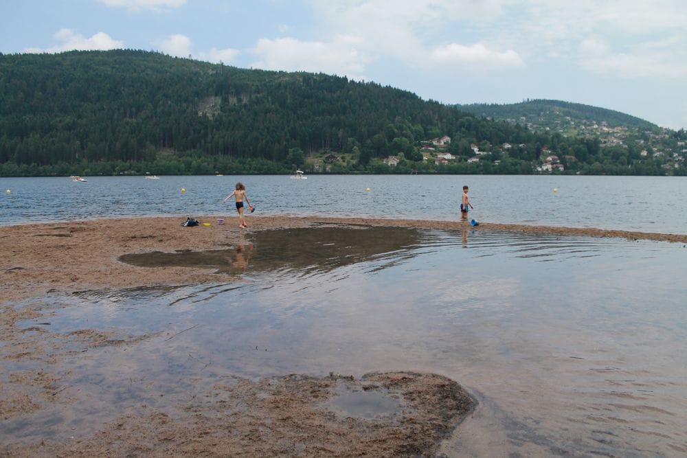 plage gratuite non surveillée au bout du lac de Gérardmer